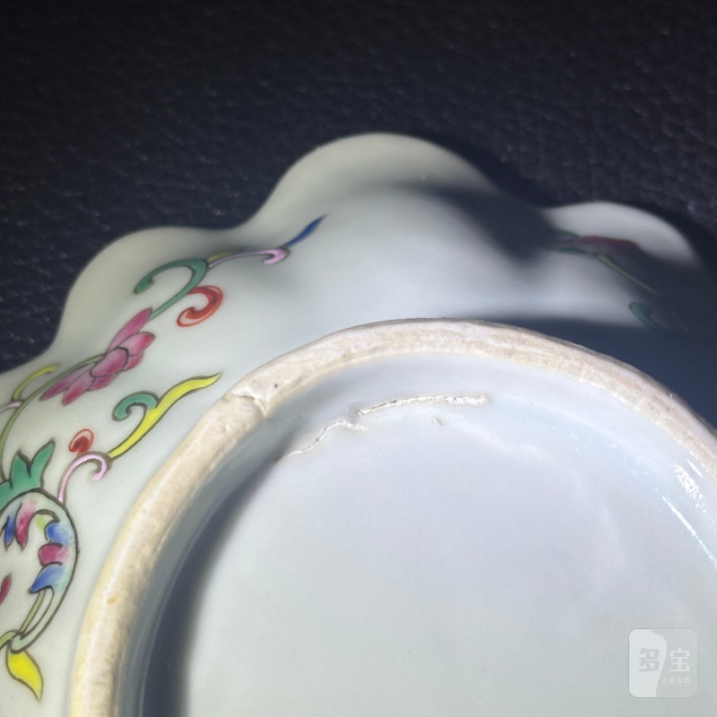 清宣统 内青花龙纹外粉彩花卉纹异形洗 - 图13